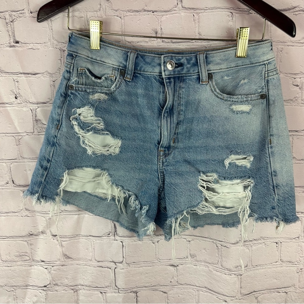 American Eagle Outfitters Blue Jean mom Shorts High-Waisted Frayed cut off sz 6